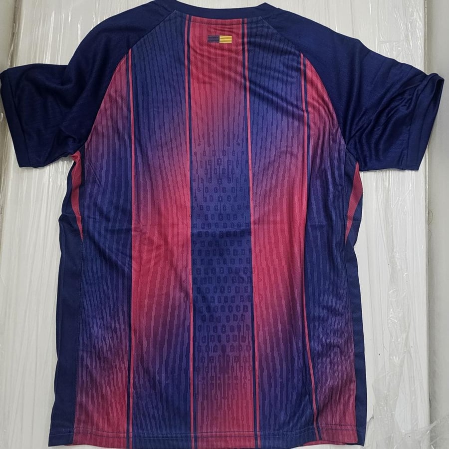 تيشيرت برشلونة الاساسي
