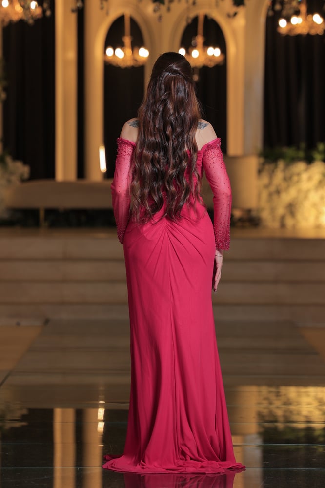 فستان سهره ناعم  تل اكمام بلون فوشي