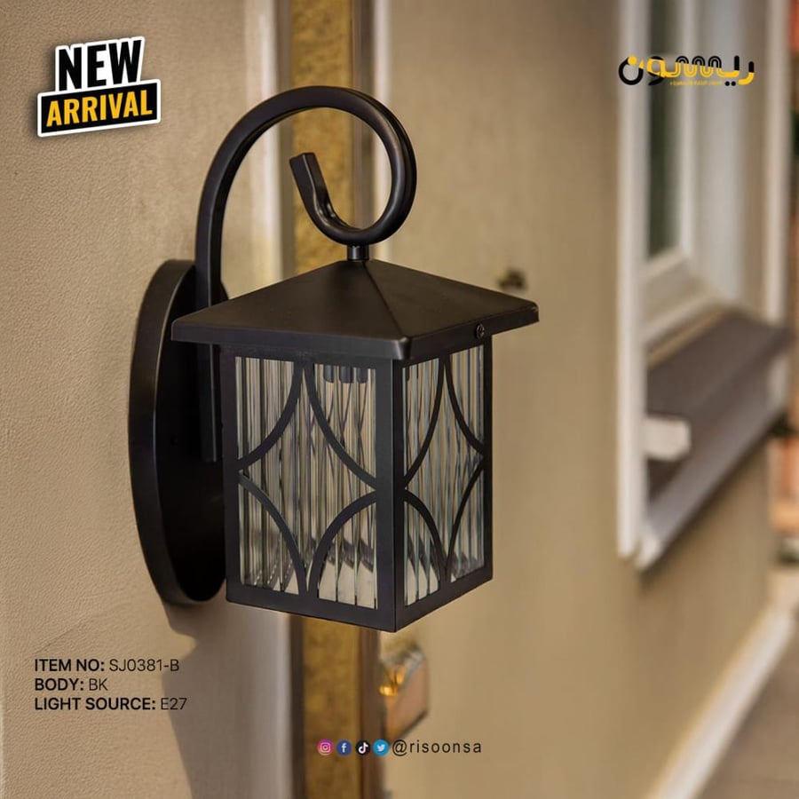 Wall-mounted outdoor lantern with antique design and vertical glass with arch pattern for entrances and balconies