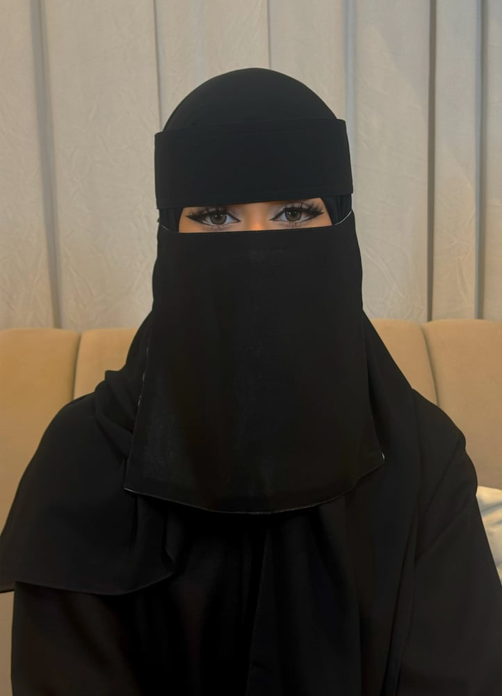 نقاب مبطن حرير بيج