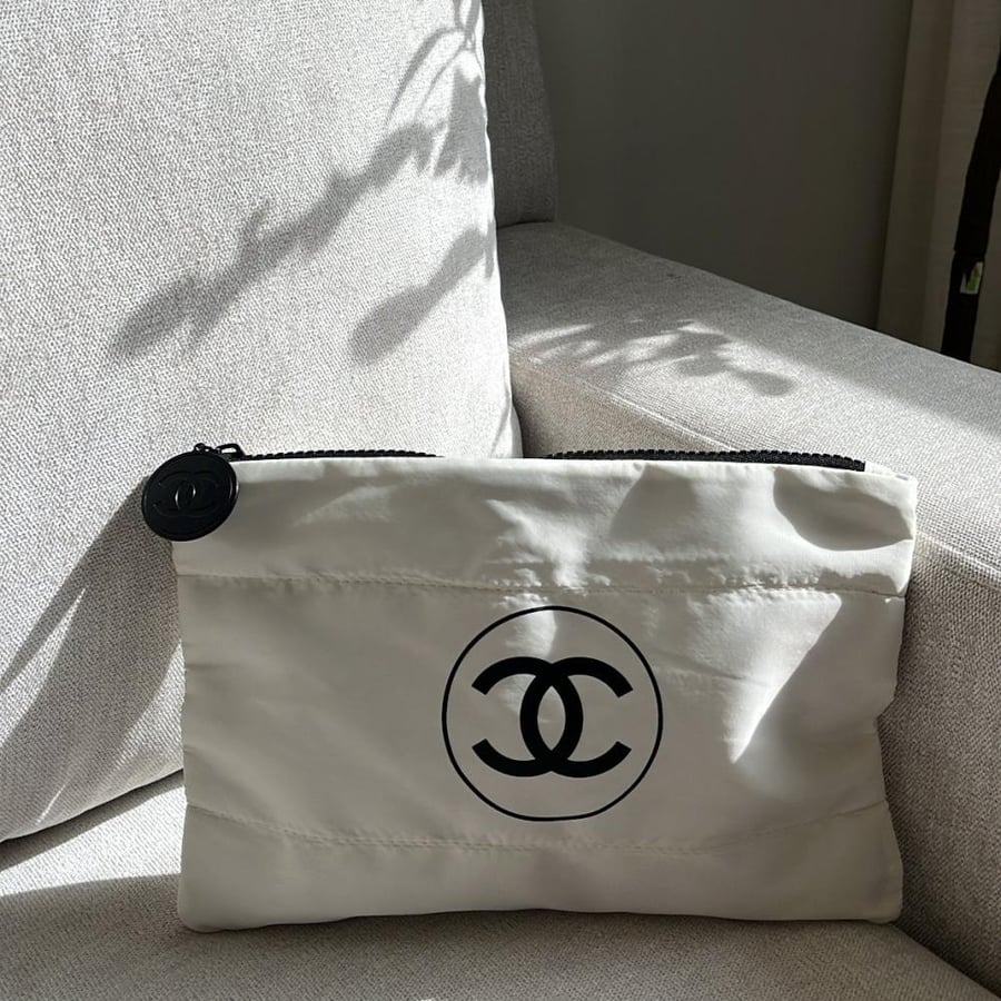 White Chanel bumper with cloth bag