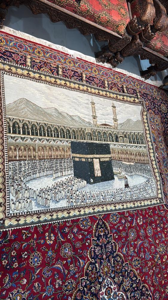 قطعة جدارية نسيجية بتصميم الكعبة المشرفة