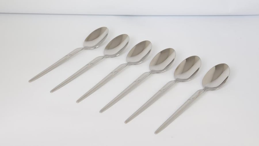 Stainless steel spoon set with a modern design consisting of 6 pieces