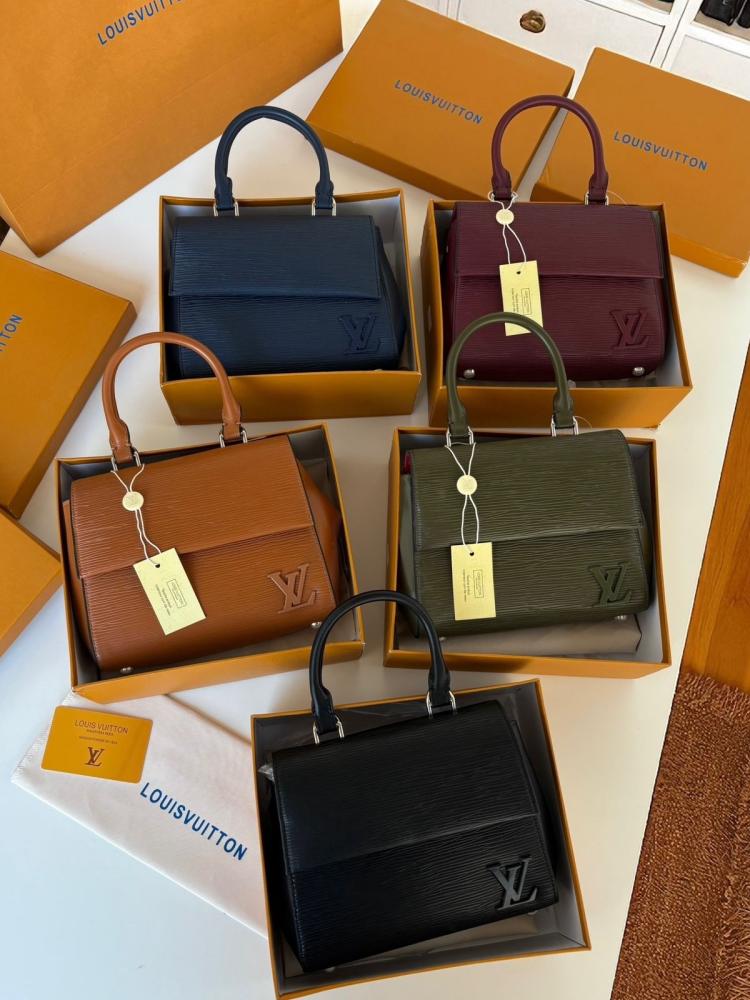 شنطه Lv لون جملي