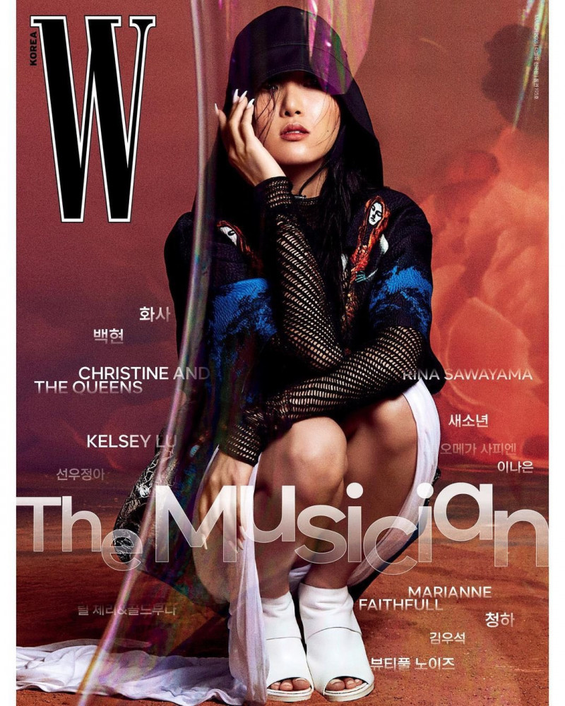 W KOREA 2021 MAGAZINE Cover Mamamoo HWASA Content Mamamoo HWASA, Chungha, Actor Shin Mina