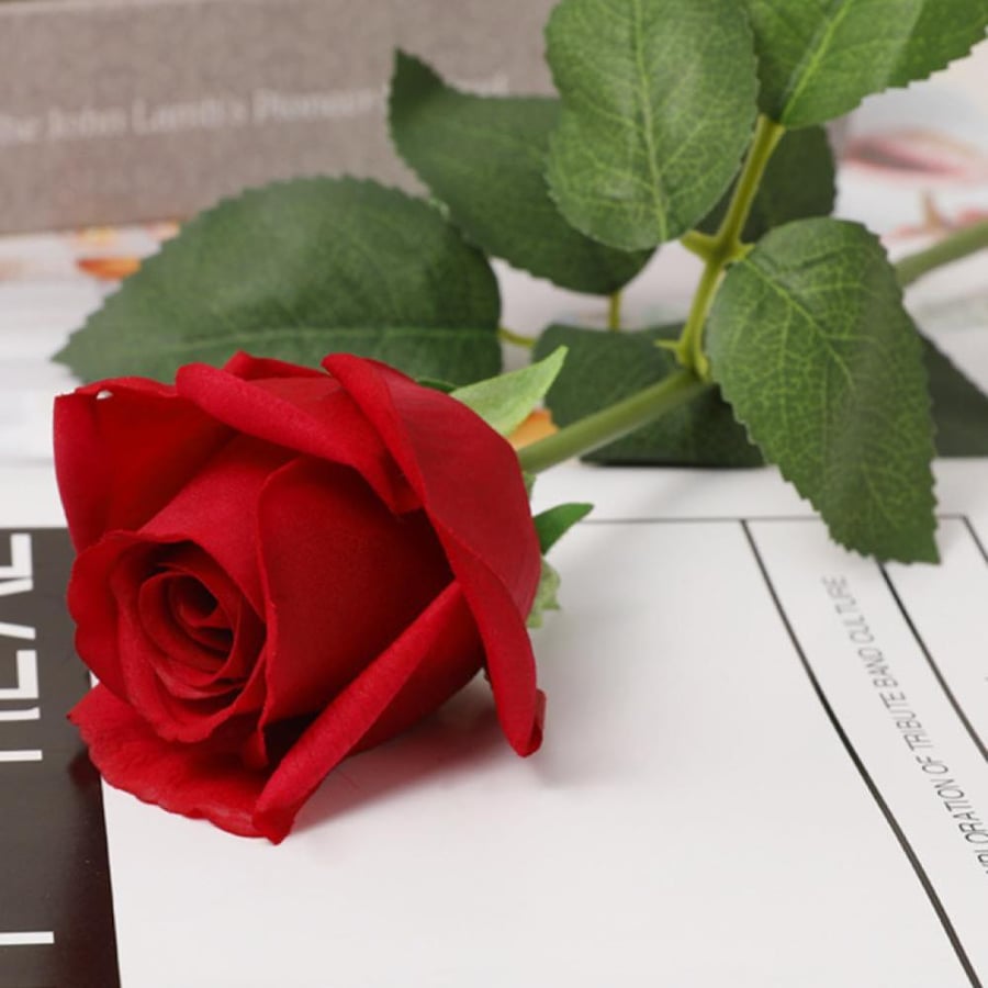 5 فروع ورد صناعية لمسة حقيقية للزفاف والديكور