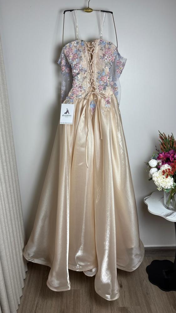 Long evening dress, cracked fabric, embroidery, expensive, long, modest, marble dress