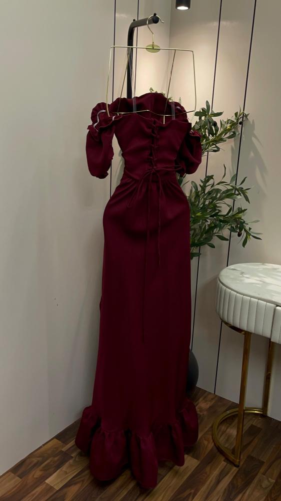 Dress in an oud color, the fabric is Barbie, and the design is charming