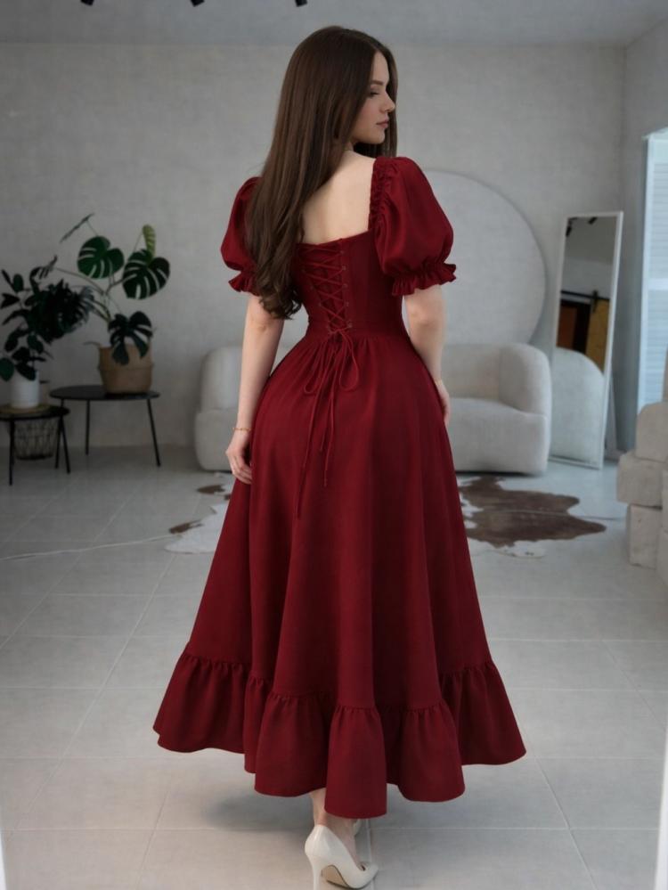 Dress in an oud color, the fabric is Barbie, and the design is charming