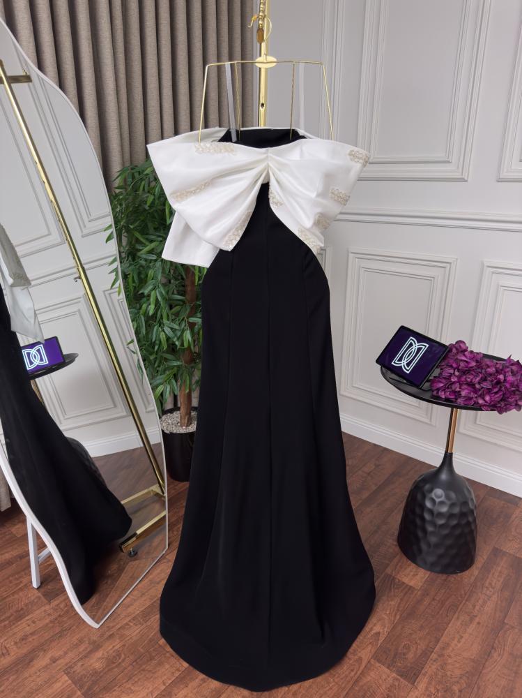 Black lightning-colored dress with white chest, crepe fabric, embroidery, flared