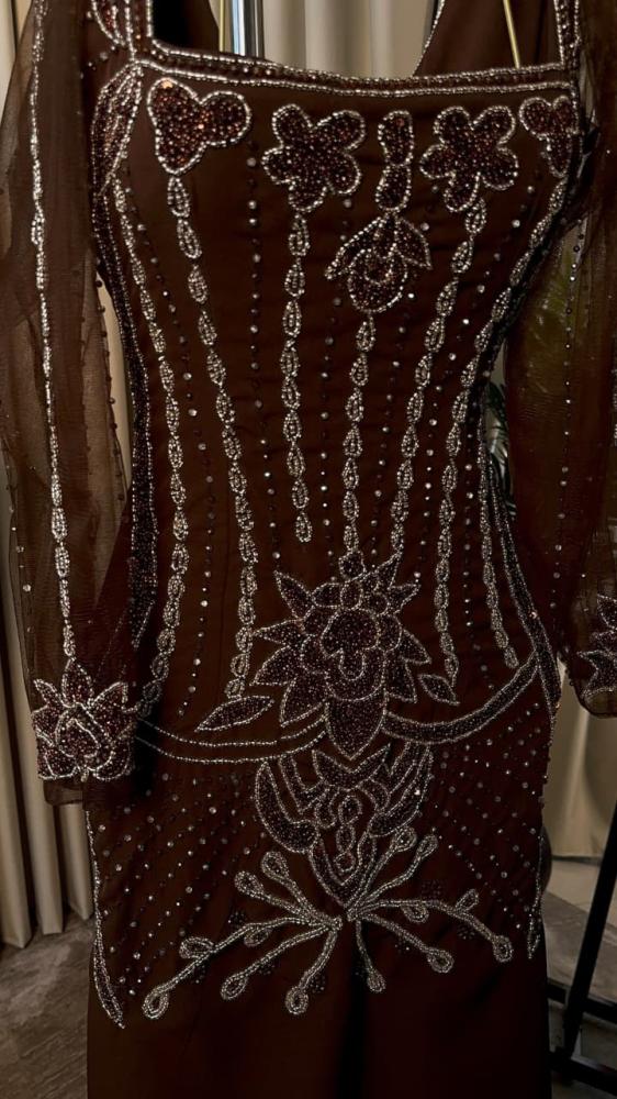 The material Barbie embroidery original brown color long sleeve covering dress.