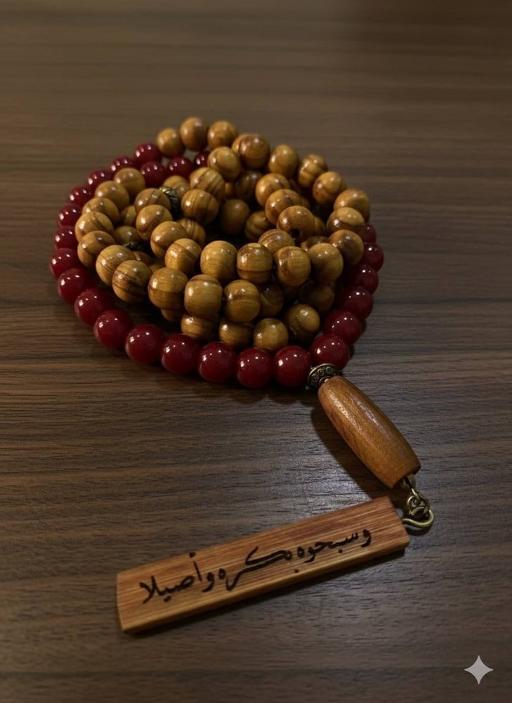 سبحة 99خرزة من الحجر الطبيعي وخشب الكوك باللون العنابي