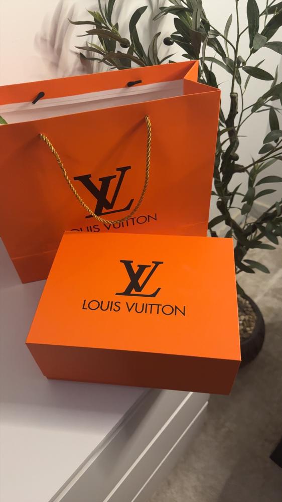 شنطة مكياج LV