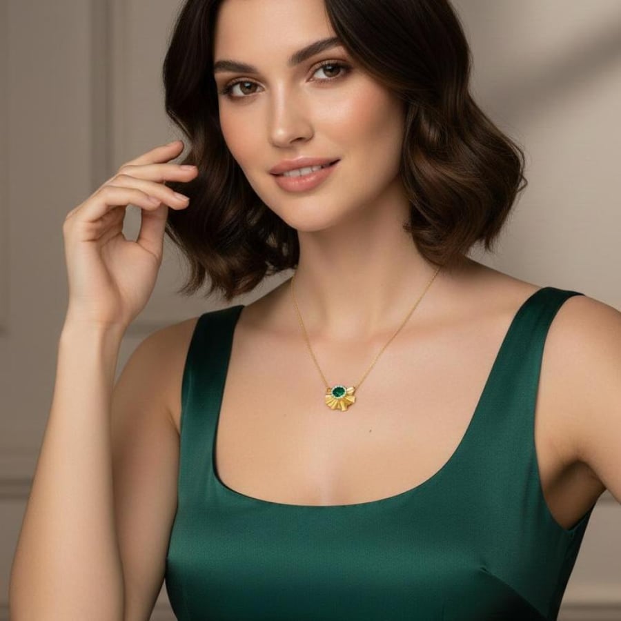 925 silver necklace plated with gold with a green stone — a luxurious touch with a natural glow