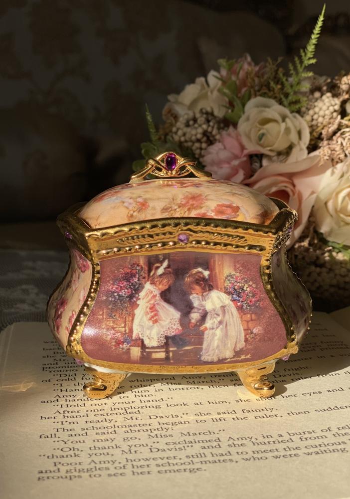 Vintage Sandra Kuck Heirloom Porcelain Music Box "My Sister, My Friend" Shared M