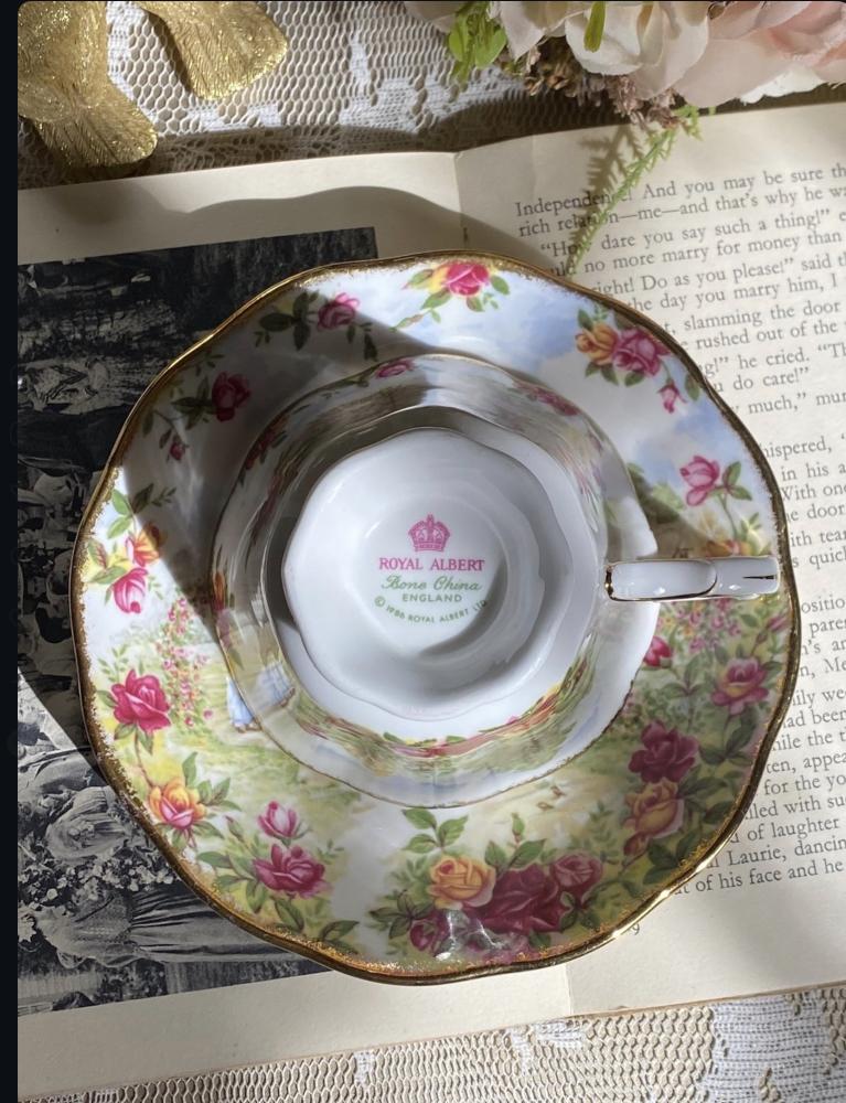 Royal Albert – A Celebration of the Old Country Roses