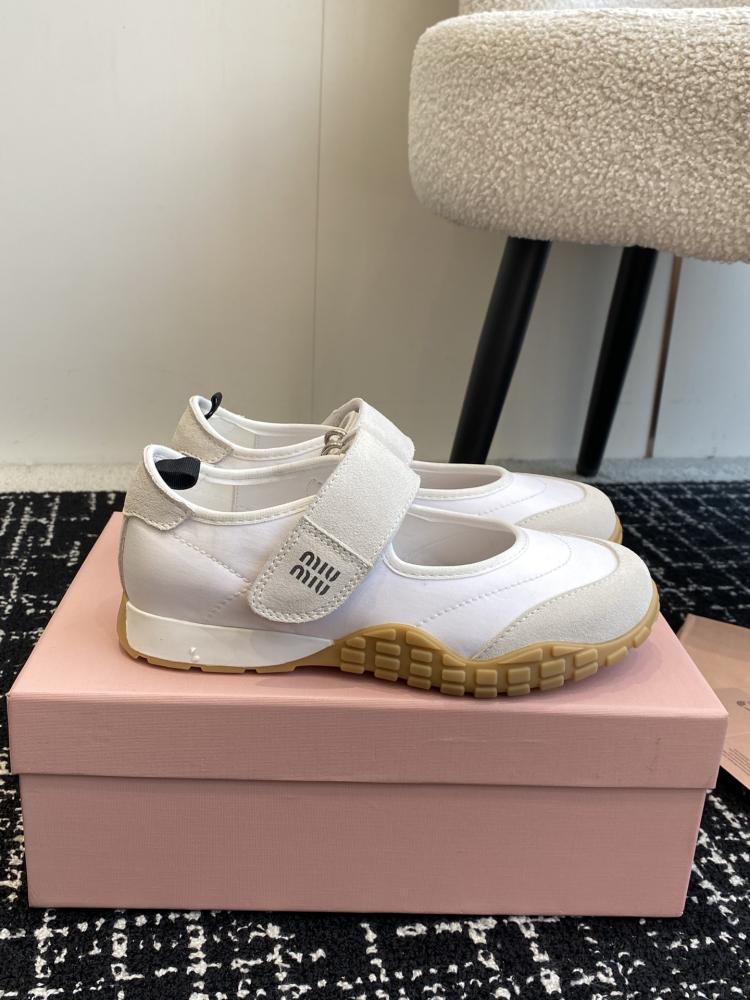 حذاء Mary Jane رياضي من Miu Miu – أبيض
