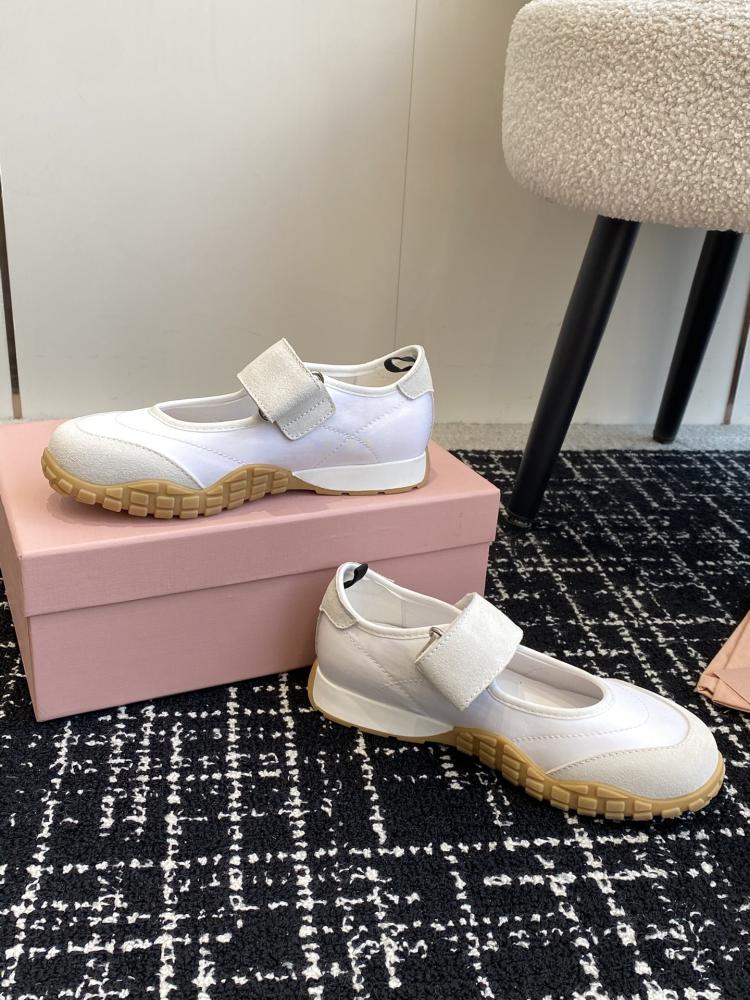 حذاء Mary Jane رياضي من Miu Miu – أبيض