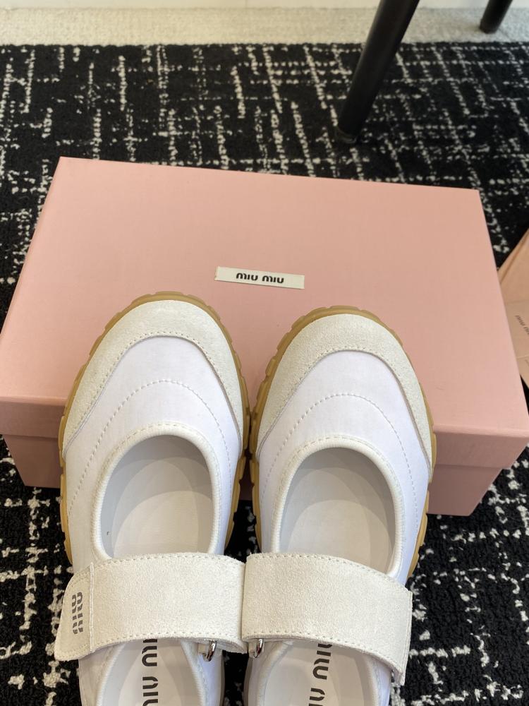 حذاء Mary Jane رياضي من Miu Miu – أبيض