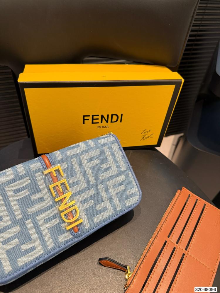 Fendi – Chain Bag