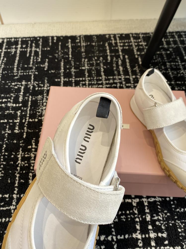 حذاء Mary Jane رياضي من Miu Miu – أبيض