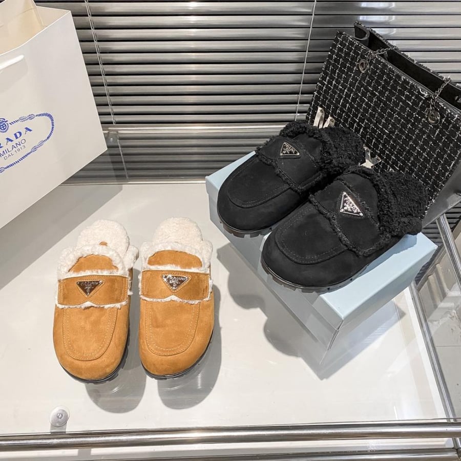 Prada Seasonal Change Loafers)