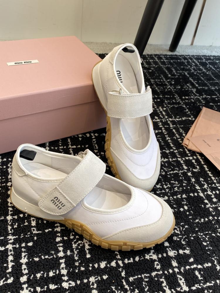 حذاء Mary Jane رياضي من Miu Miu – أبيض