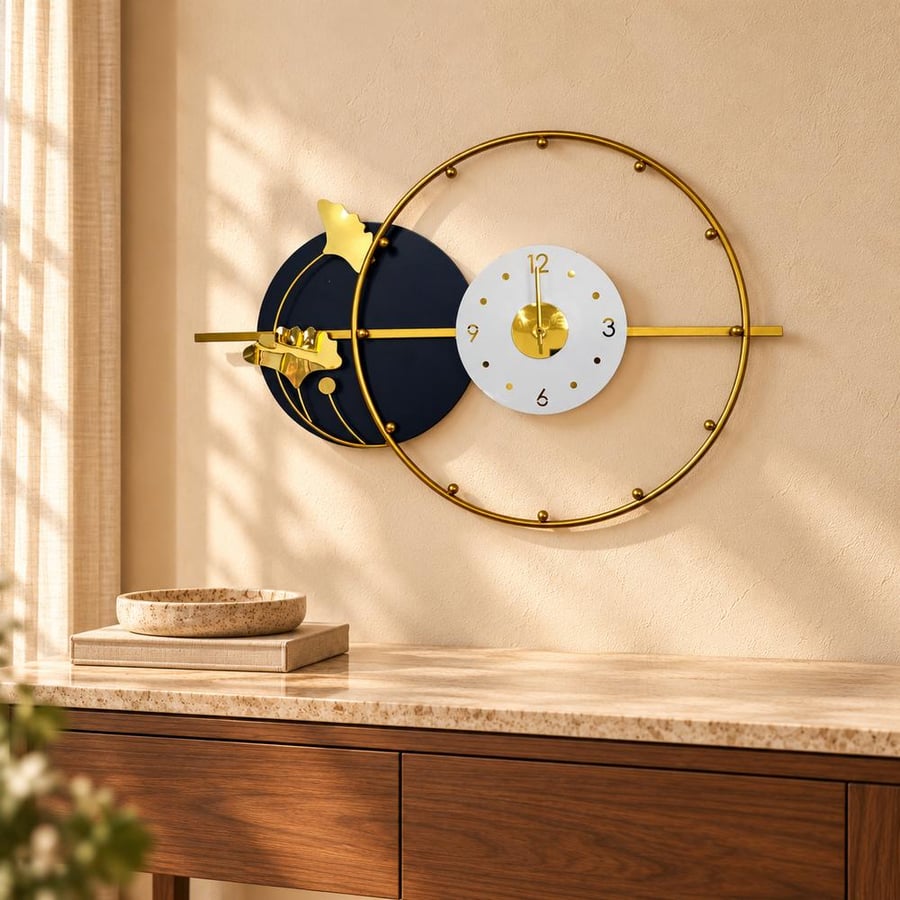 ديكور جداري بساعة ودوائر سوداء وذهبية وإضاءة LED