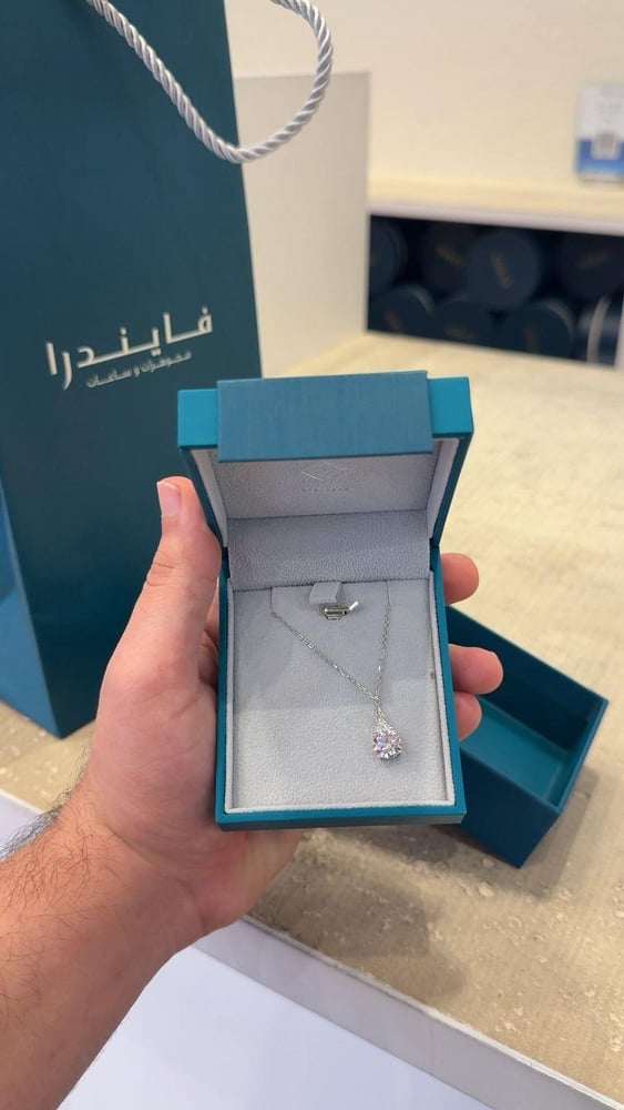 تنسيق سلسال فايندرا مع ورد بيبي روز