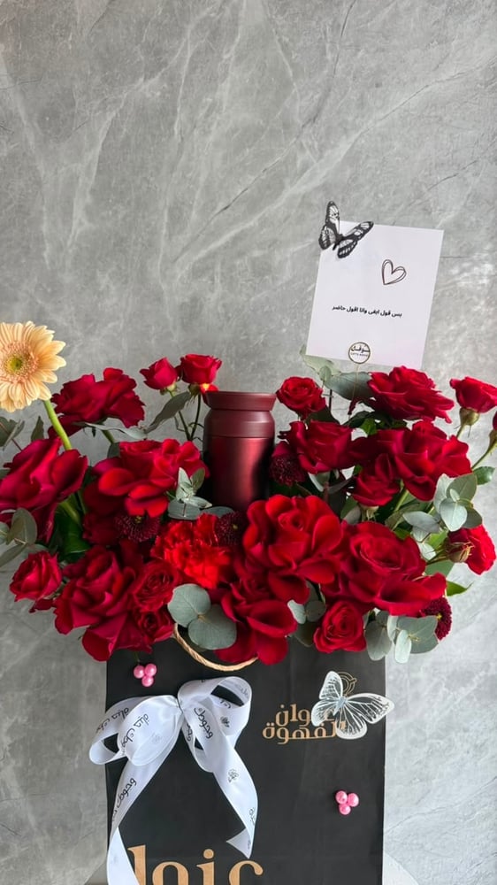 مق عنوان القهوة البرغندي مع تنسيق ورد فاخر ♥️