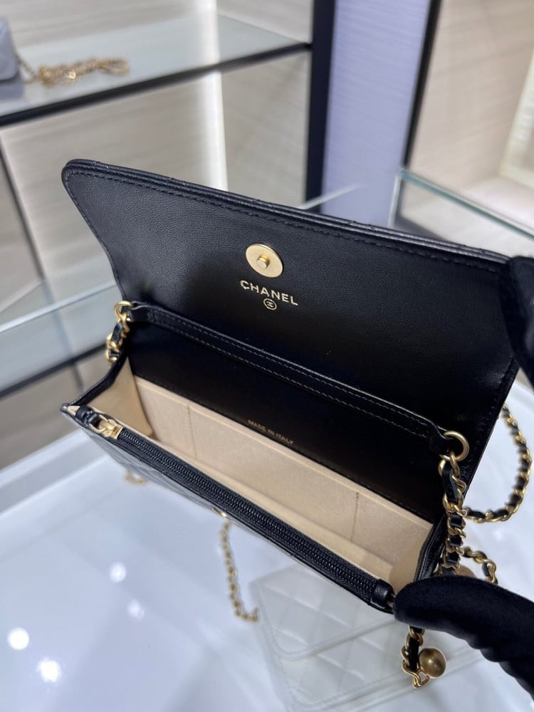 Chanel WOC