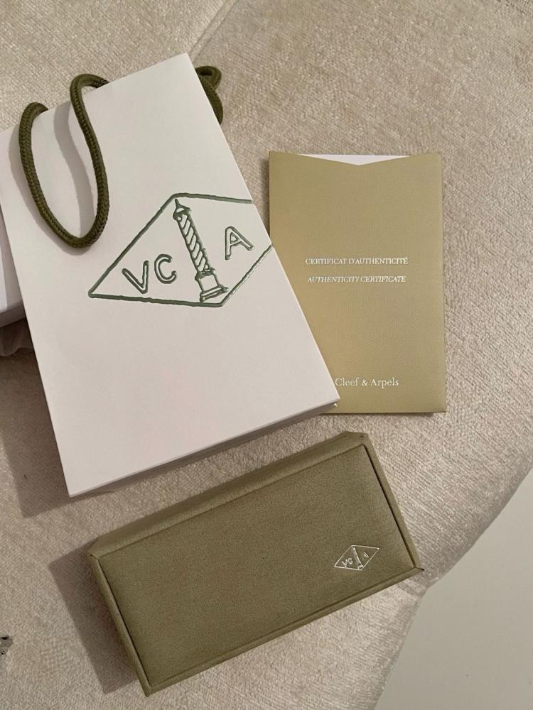Van Cleaf accessories