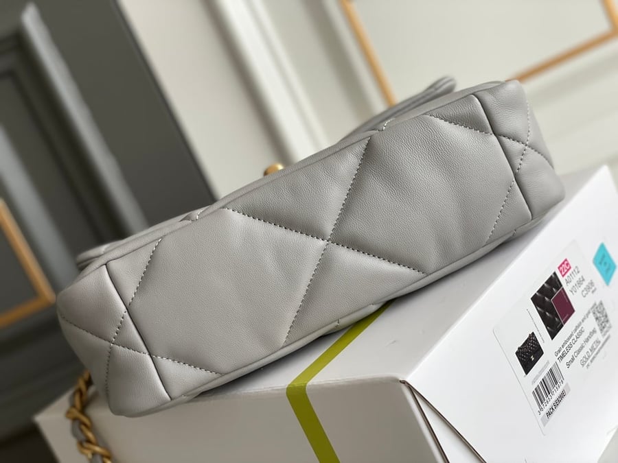 Chanel 19 Bag 16 cm