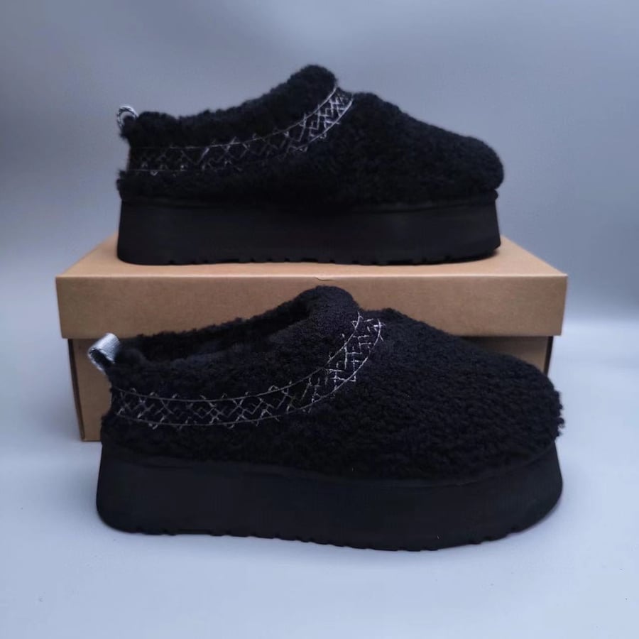 UGG 3976