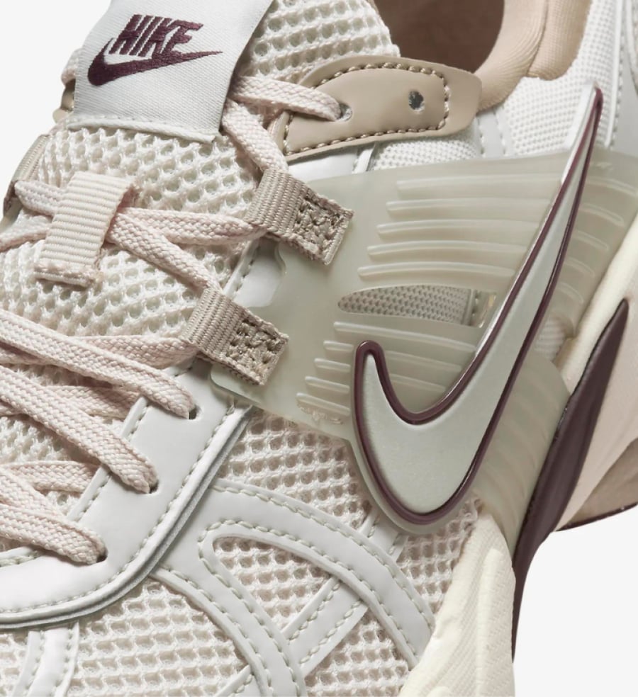 Nike V2K Run - Burgundy & Cream