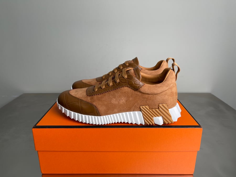 Hermès Bouncing Sneaker – سويد بني