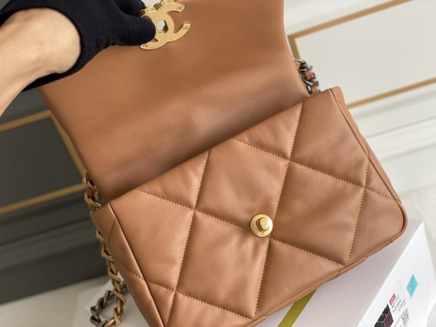 Chanel 19 Bag 16 cm