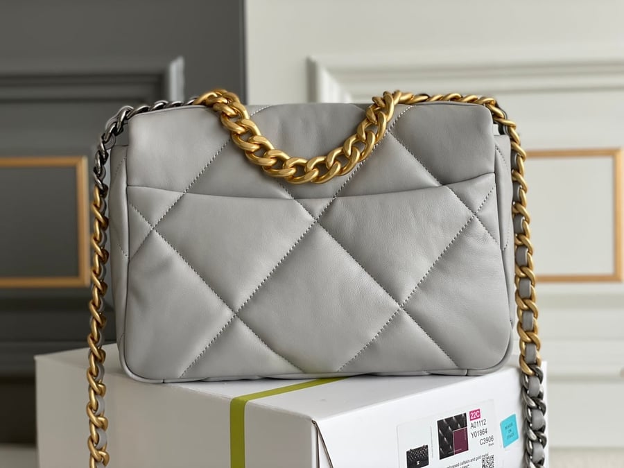 Chanel 19 Bag 16 cm