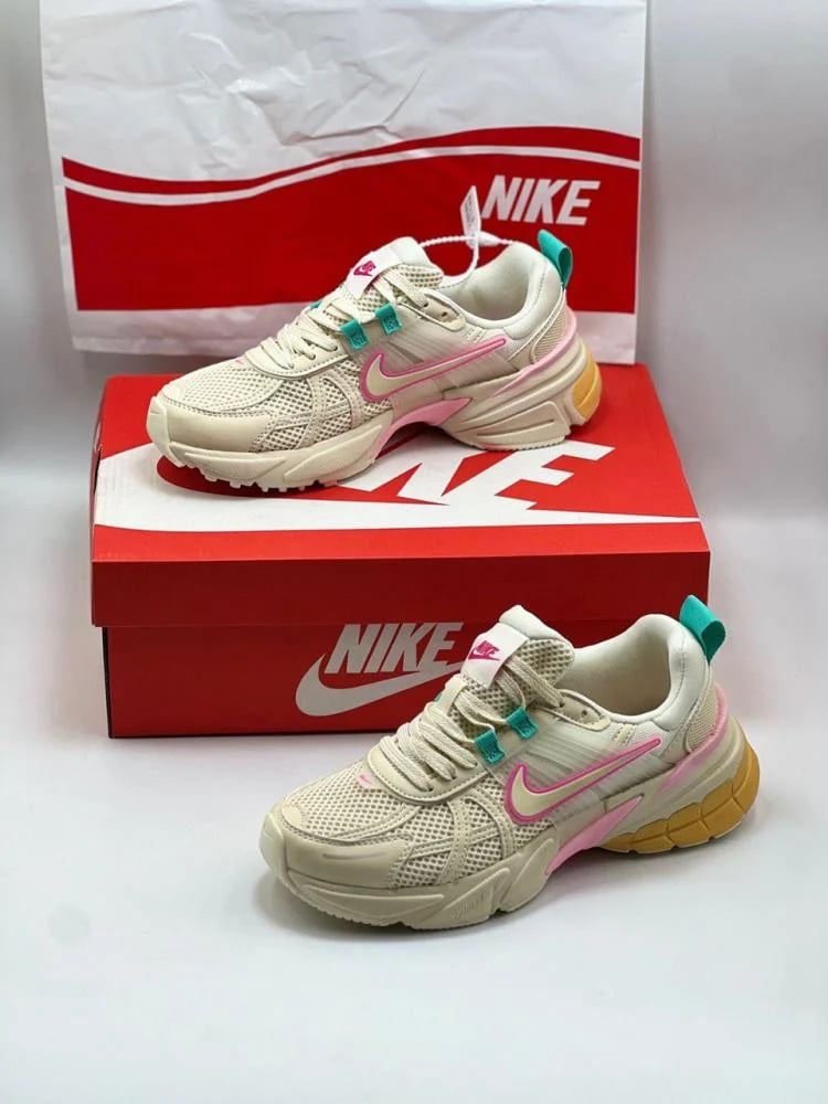 Nike V2K Run - Cream/Pink