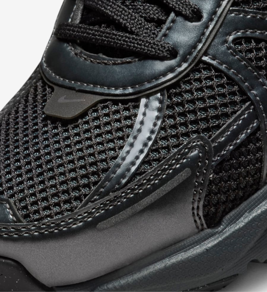 Nike V2K Run - (Triple Black)