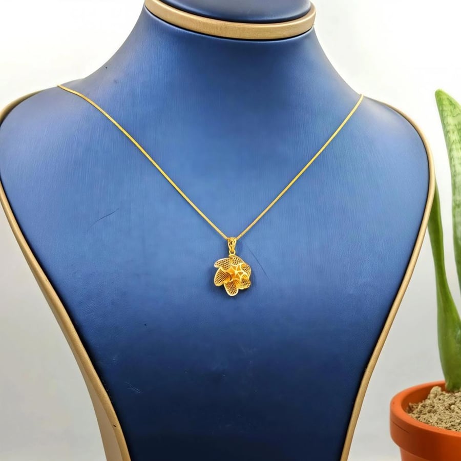 Necklace 21k Gold - عقد بتعليقة روز عيار 21
