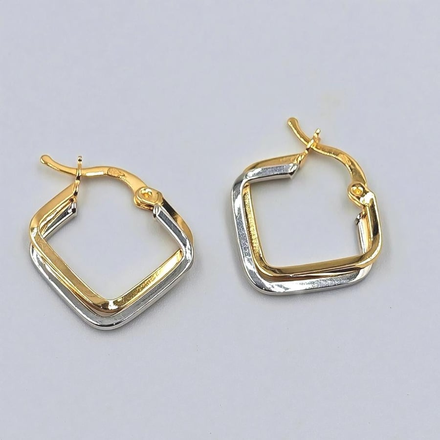 18K Gold Earrings  - حلق ذهب عيار 18