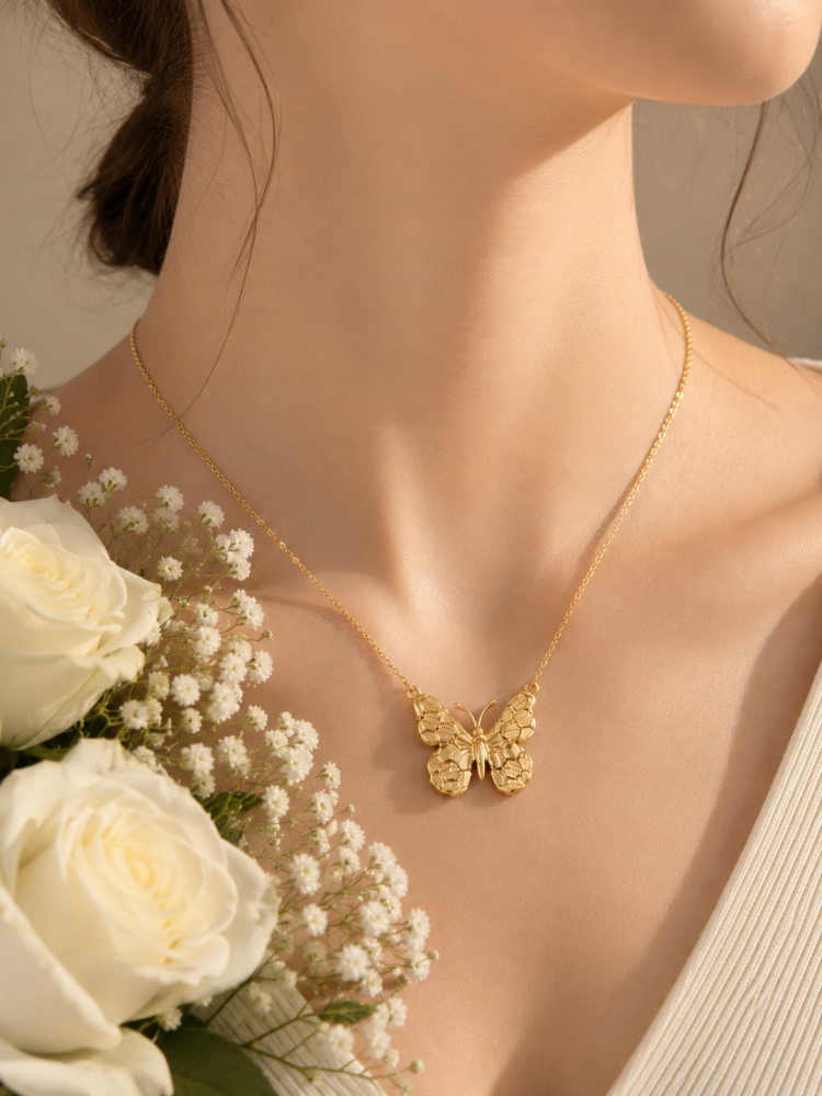 عقد الفراشه الانيق المتحرك ولمميز الترند  ذهب عيار 21 - Necklace 21k