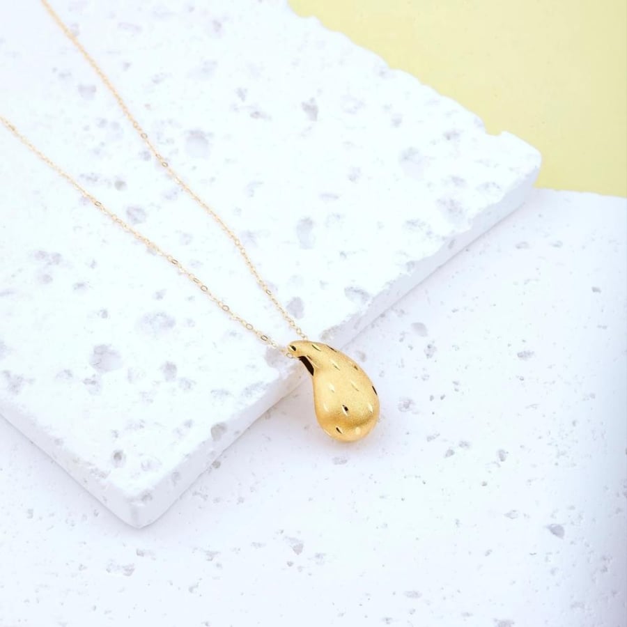 عقد تير دروب عيار 18 - Tear Drop 18k NECKLACE