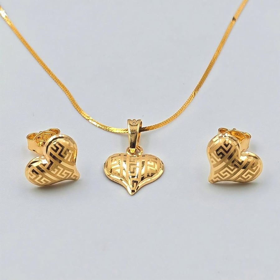 طقم ذهب عيار 18 - 18K Gold set Heart shape