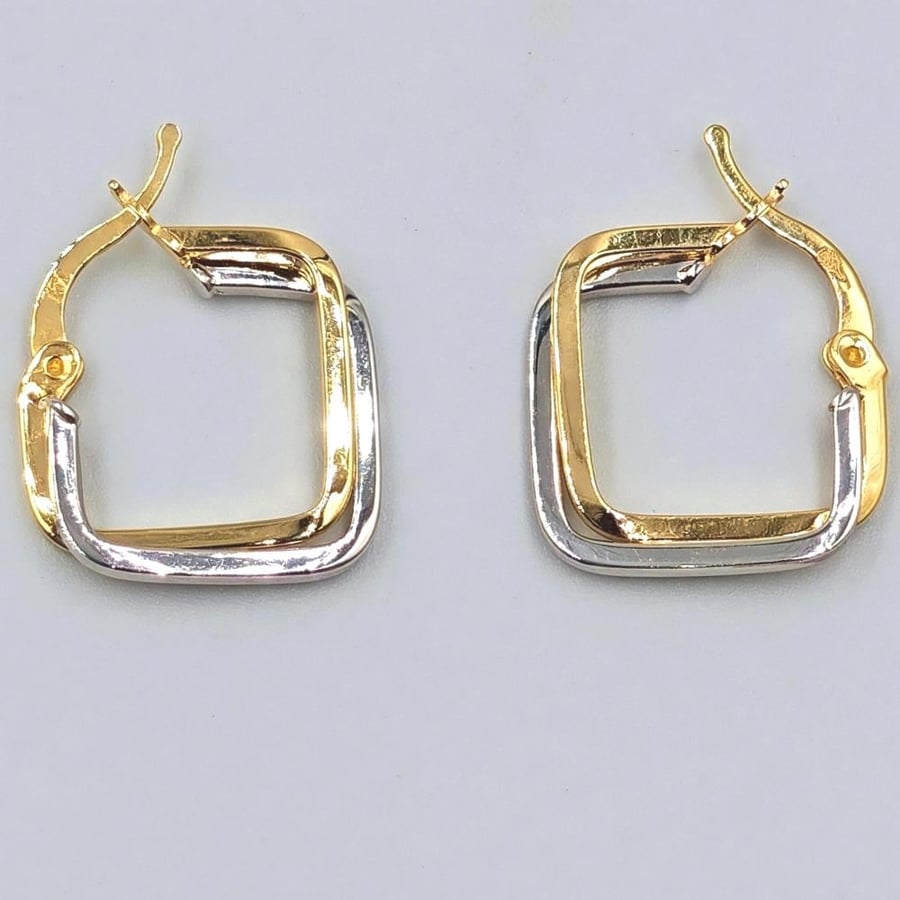 18K Gold Earrings  - حلق ذهب عيار 18