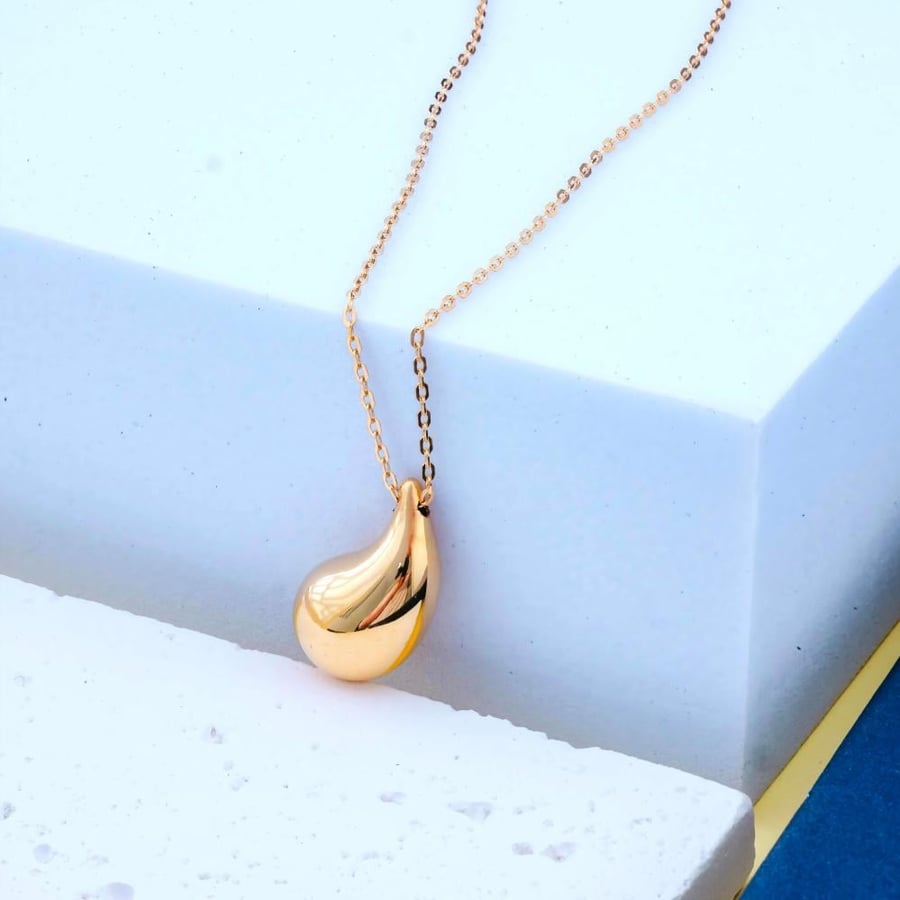 عقد تير دروب عيار 18 - Tear Drop 18k NECKLACE