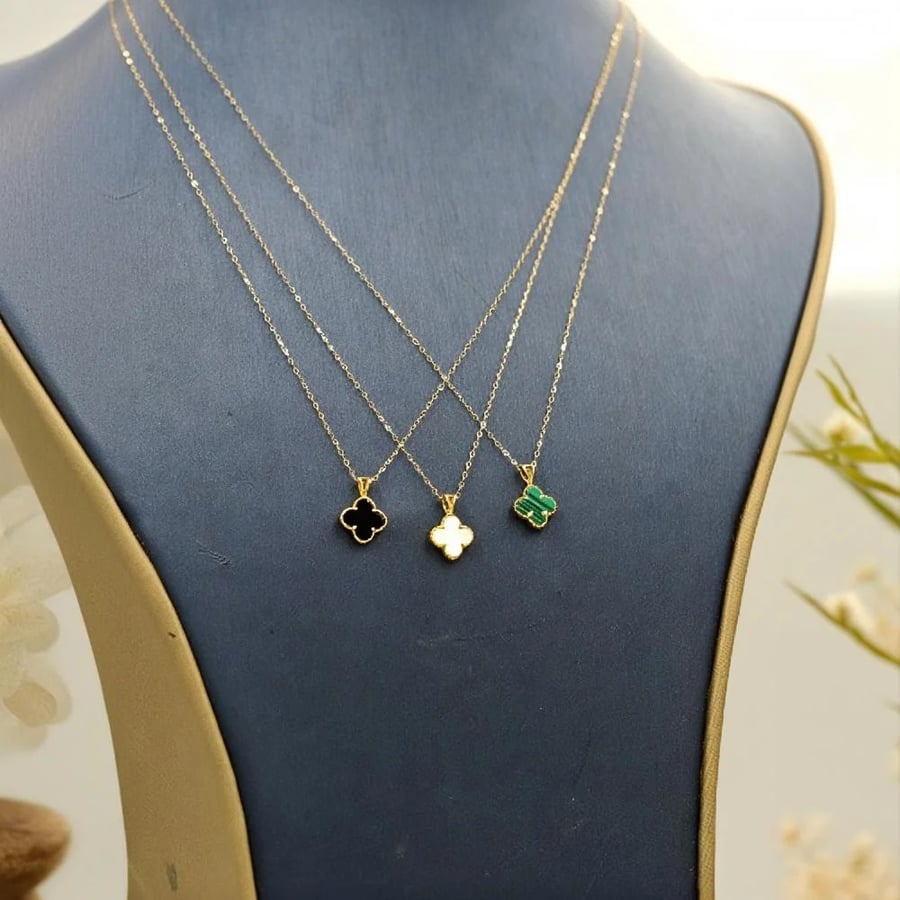 Van Cleef Design Necklace 18k Gold