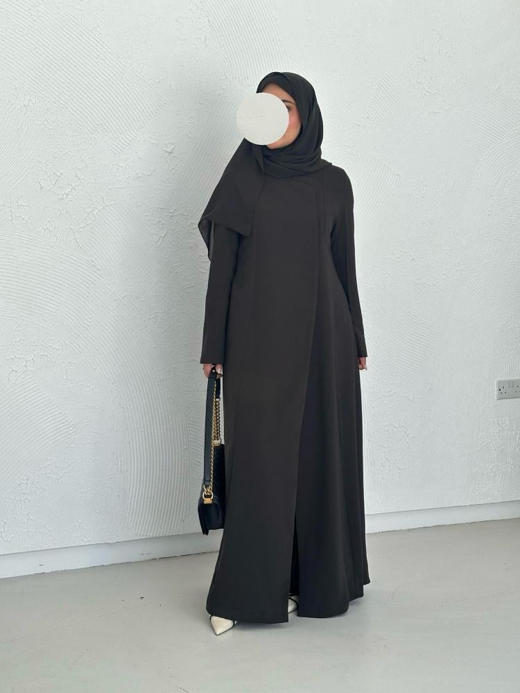عباية تصميم كلاسيكي بانسيابية أنيقة ولمسة فاخرة -متجر  أوريا لاين