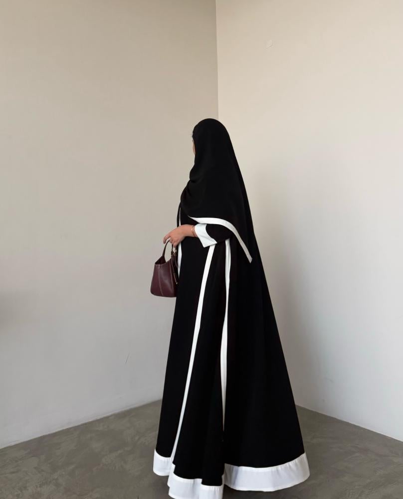 عباية دبل كلوش قماش كوري أسود تدخيلة سراميك أبيض